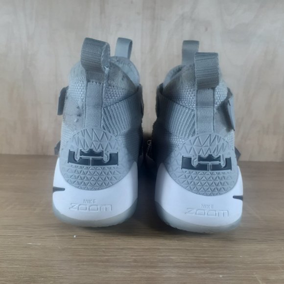 NIKE LEBRON JAMES ZOOM 943-155-002 SIZE 10.5 HIGH TOP SNEAKERS GREY - Picture 5 of 16